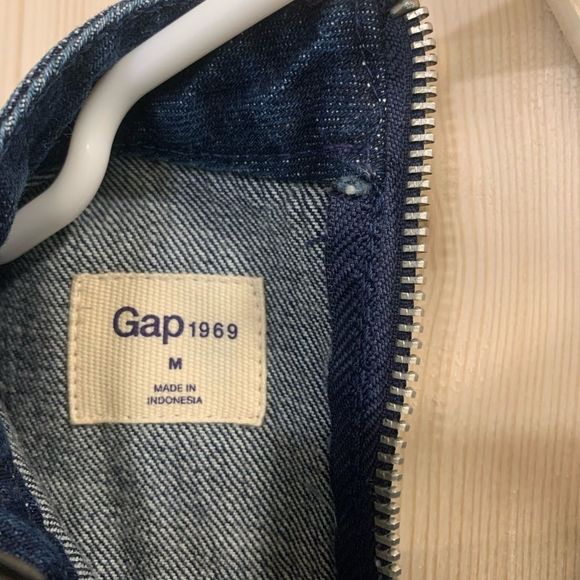 NWT - GAP Denim Distressed Vest - Picture 5 of 7